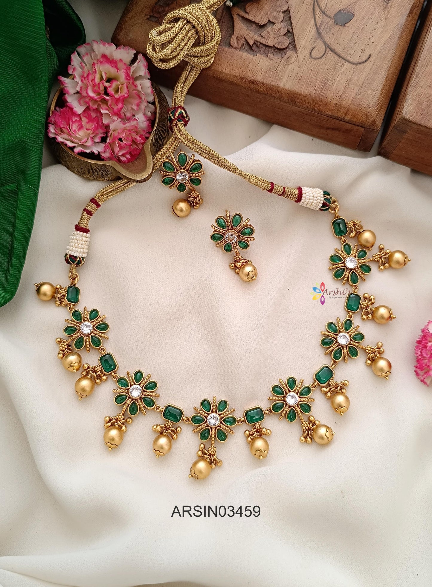 Emerald Stone Flower Design Necklace