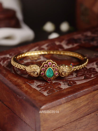 AntiqueKemp and Green Stone Bracelet