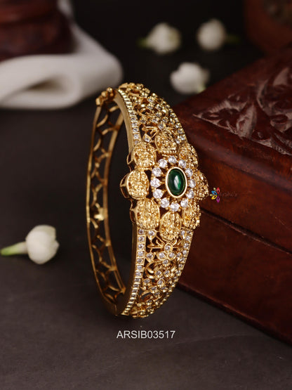 Antique Grand White and Emerald Stone Bracelet