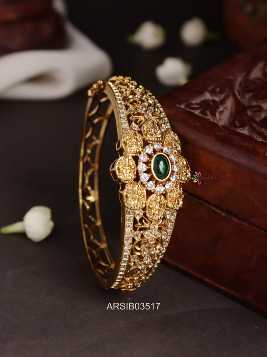Antique Grand White and Emerald Stone Bracelet