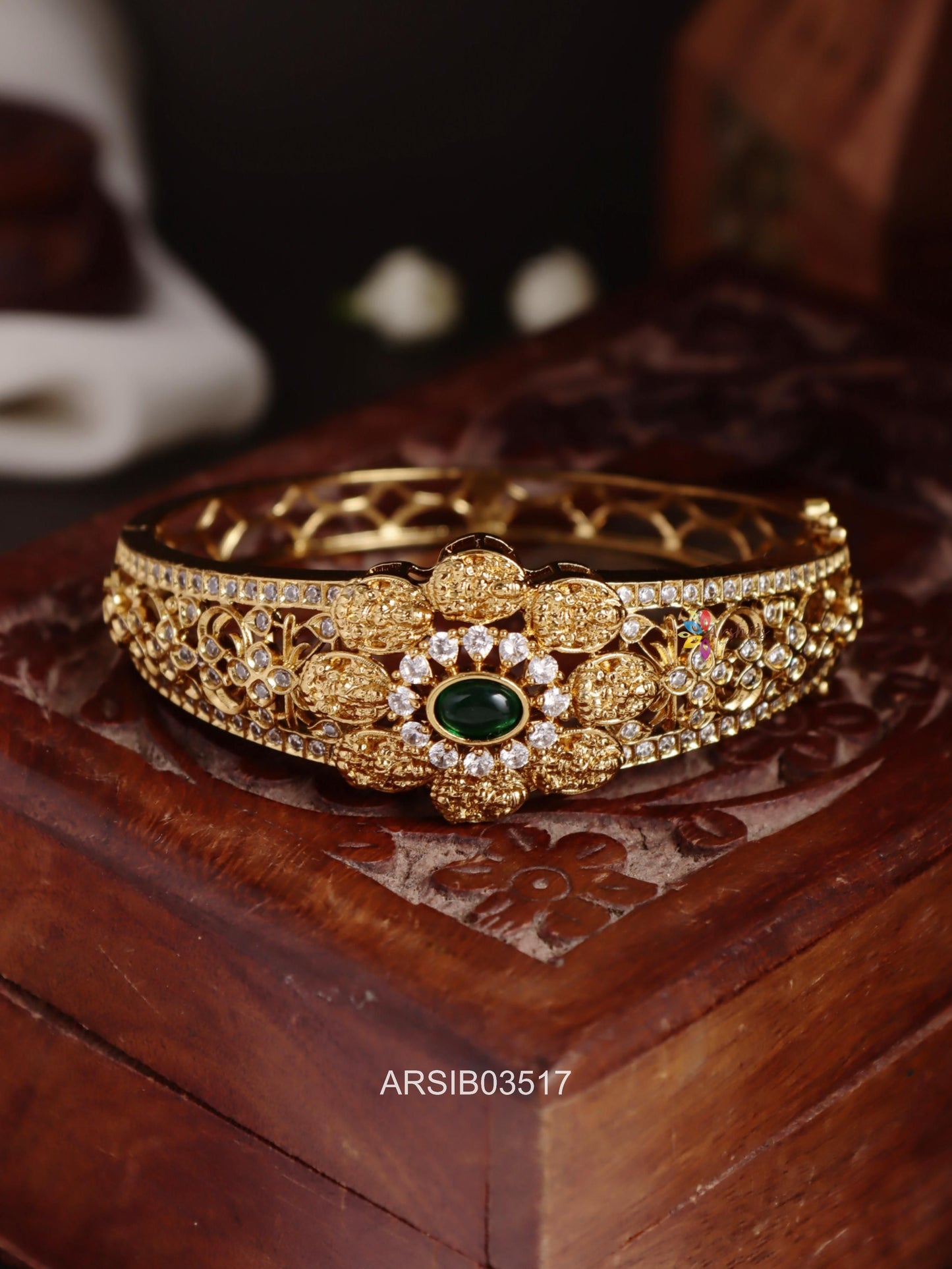 Antique Grand White and Emerald Stone Bracelet