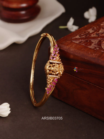 Lakshmi Kemp Stone Openable Bracelet