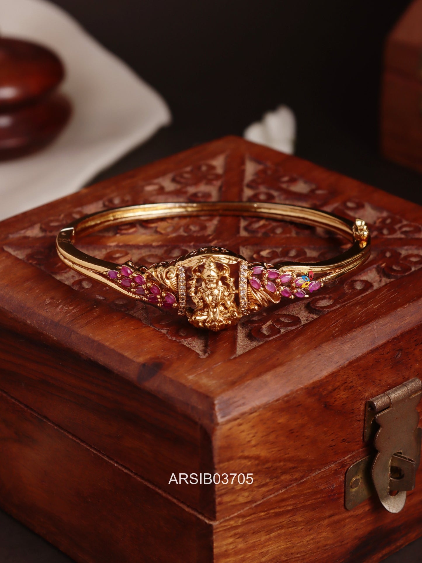Lakshmi Kemp Stone Openable Bracelet