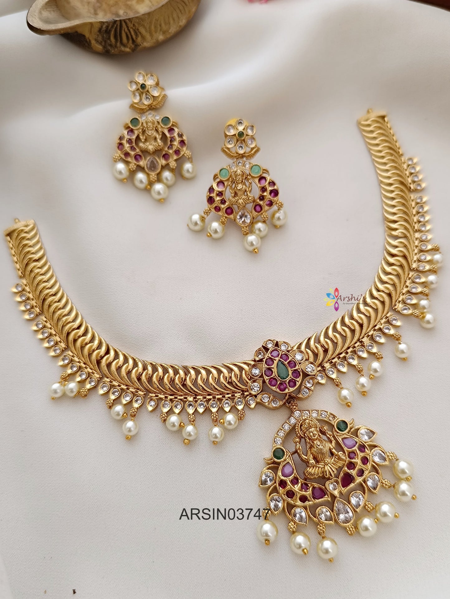 Matte Jalebi Lakshmi Pendant Necklace