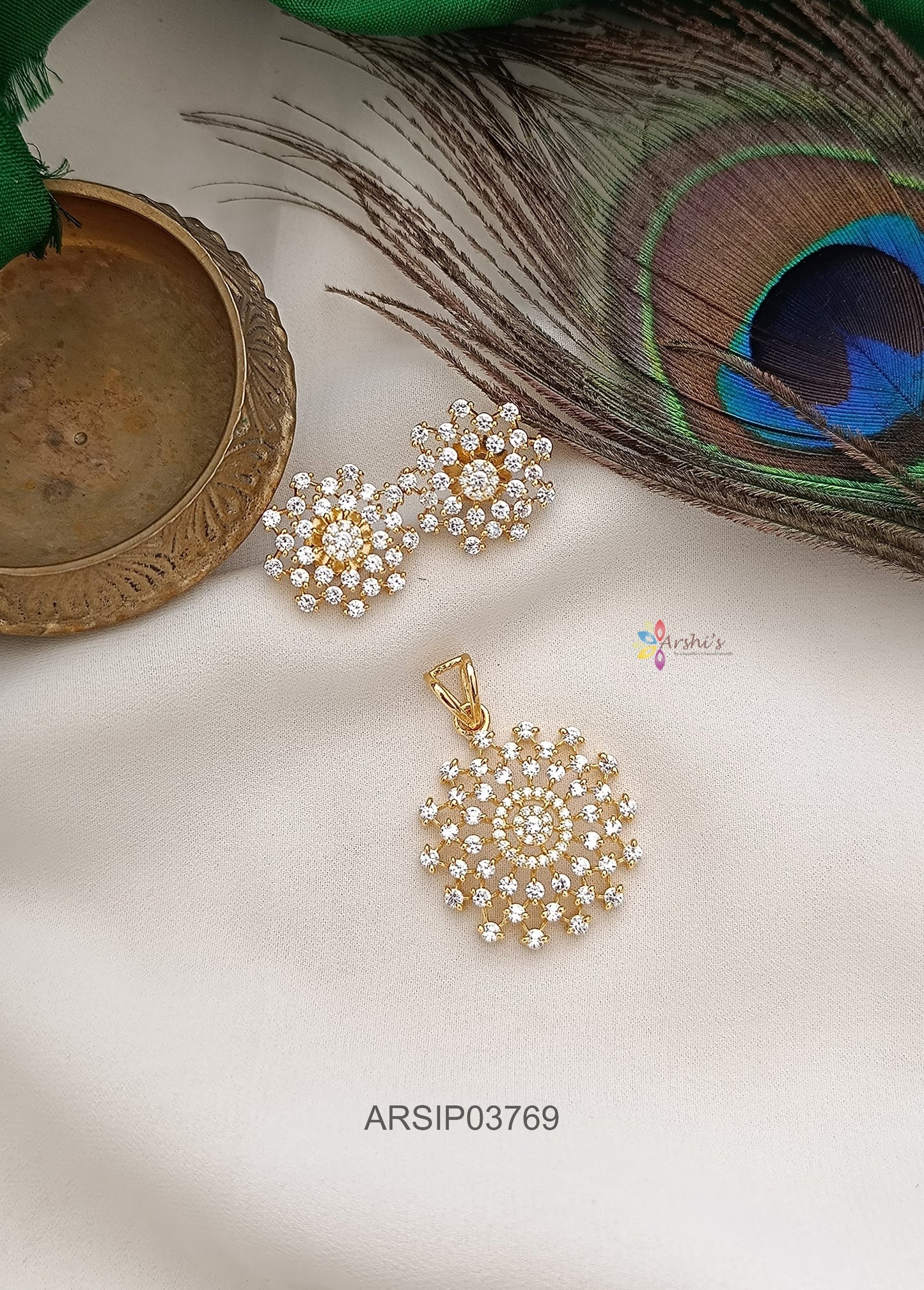 AD White Stone Pendant Set