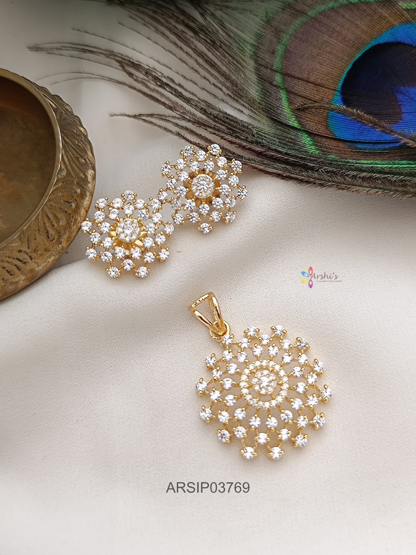 AD White Stone Pendant Set