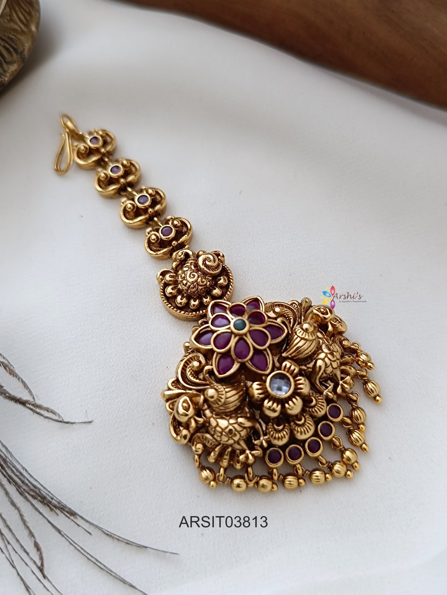 Antique Kemp Stone Maang Tikka
