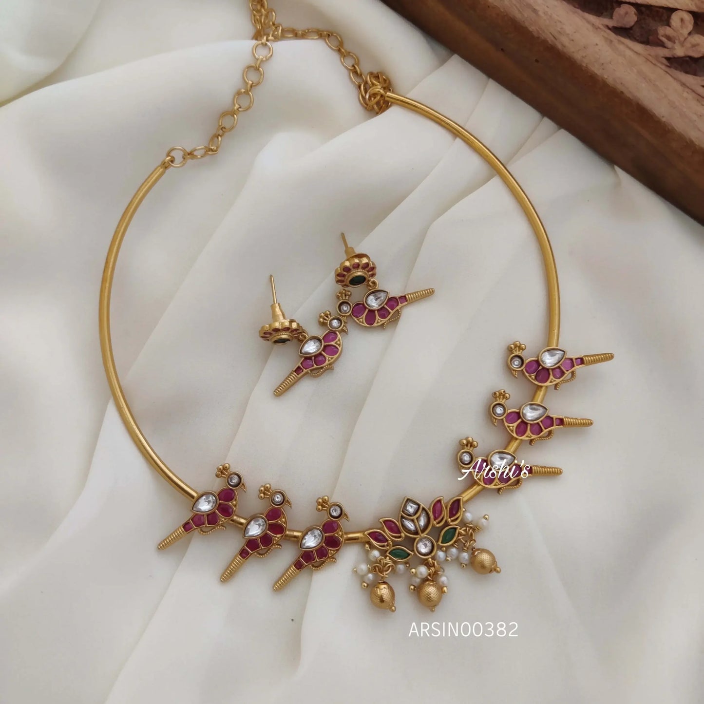 Pretty Peacock Kemp Hasli Tube Necklace