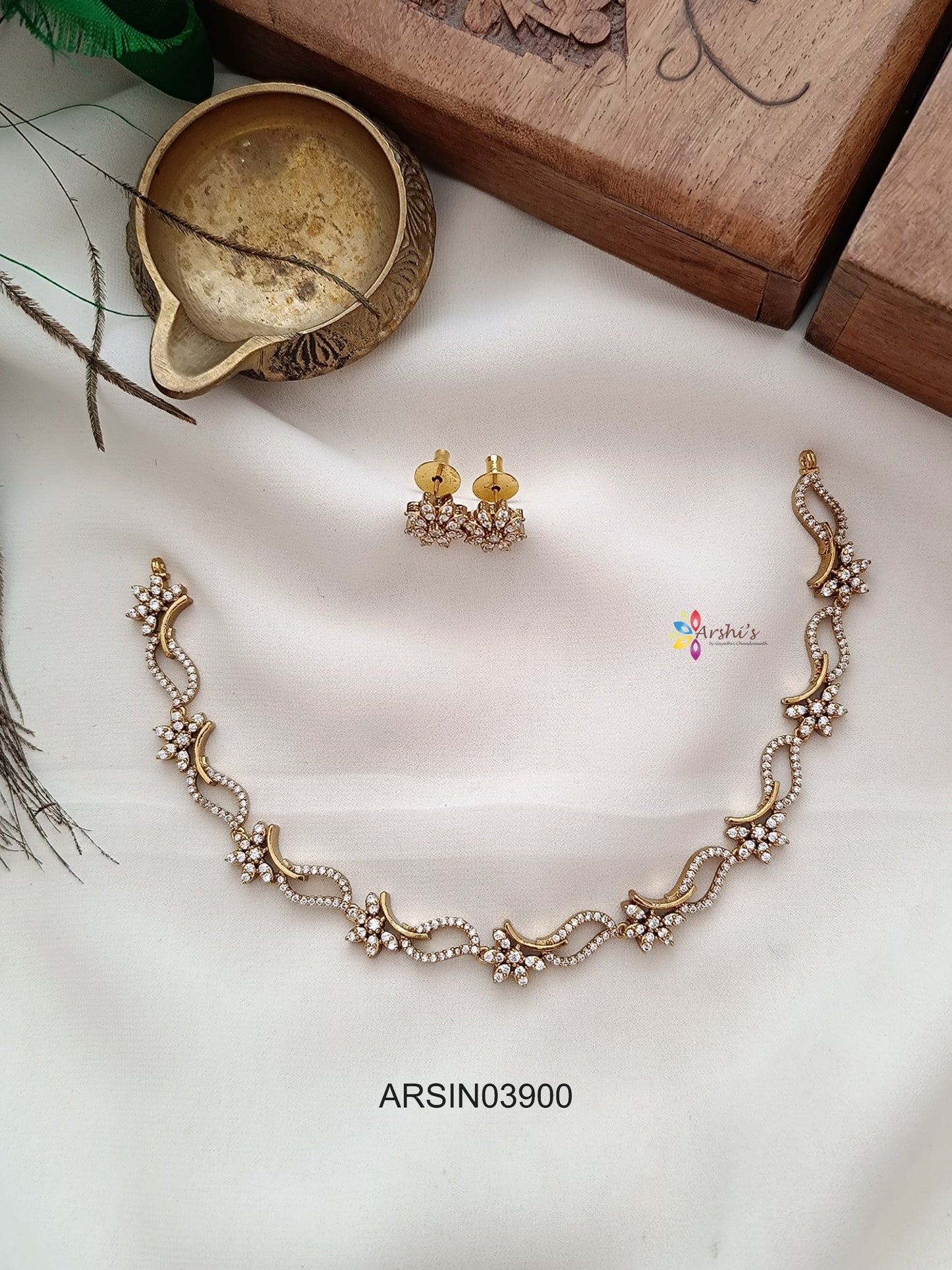 Leaf Design AD White Stone Necklace