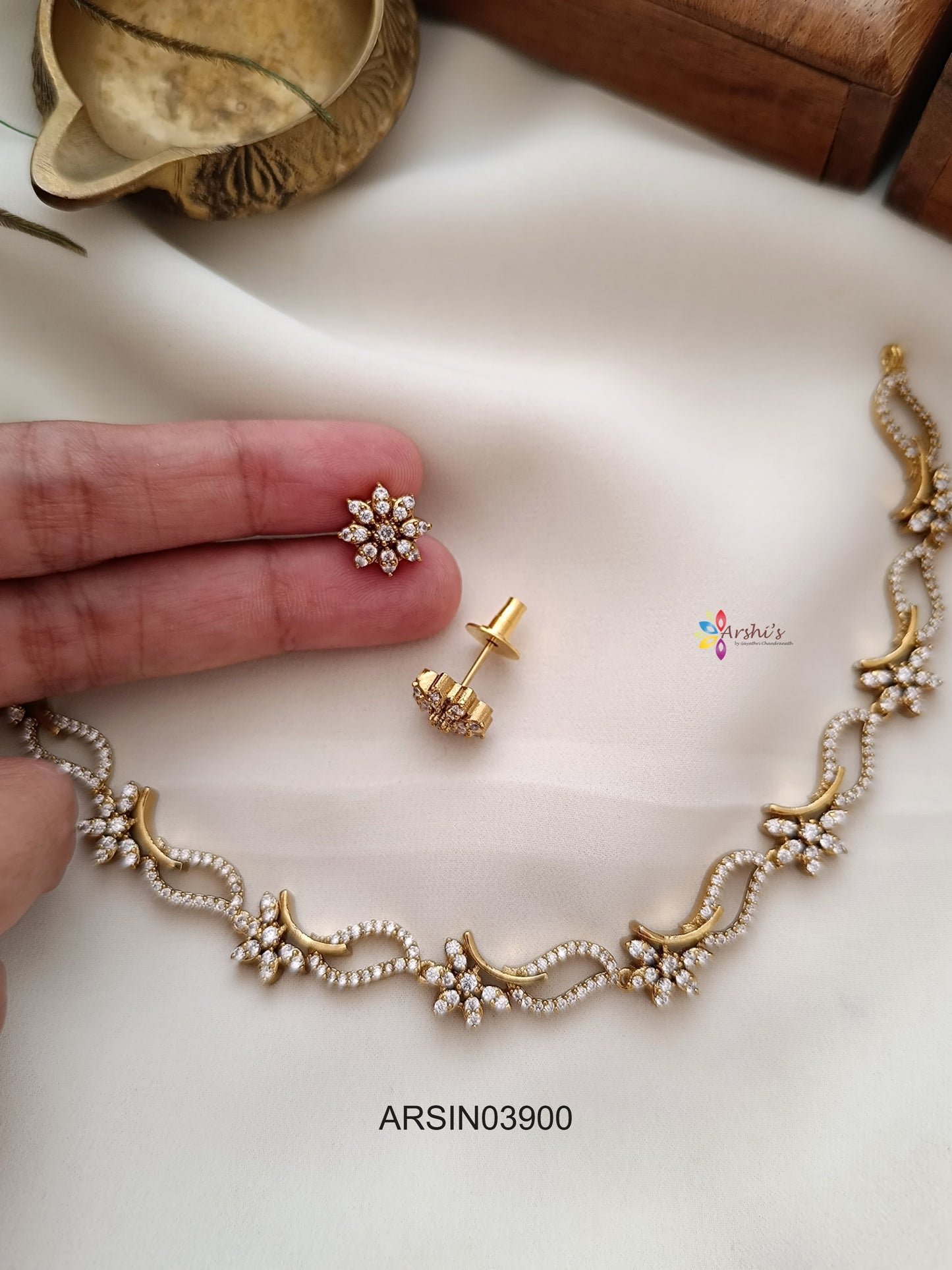 Leaf Design AD White Stone Necklace