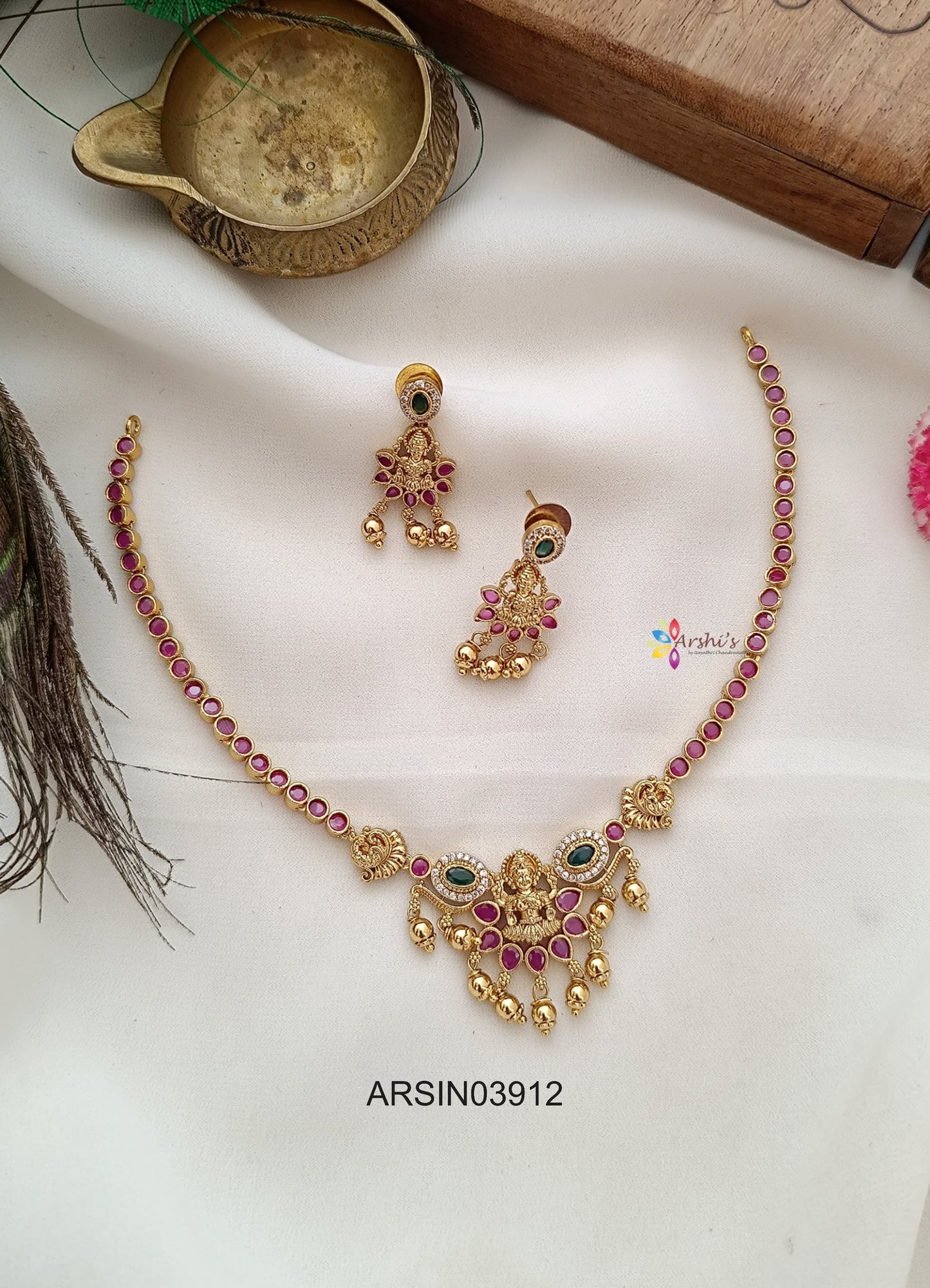 Kemp Stone Lakshmi Pendant Necklce