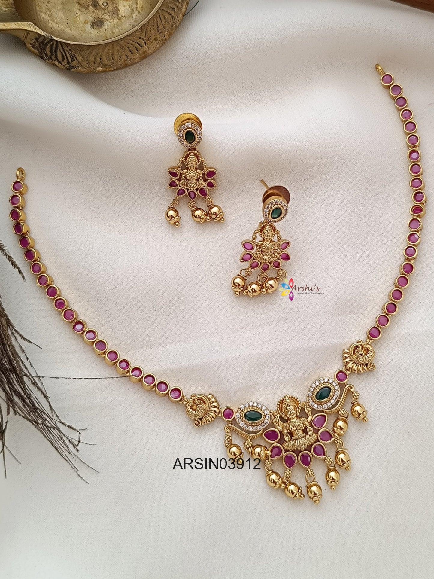 Kemp Stone Lakshmi Pendant Necklce