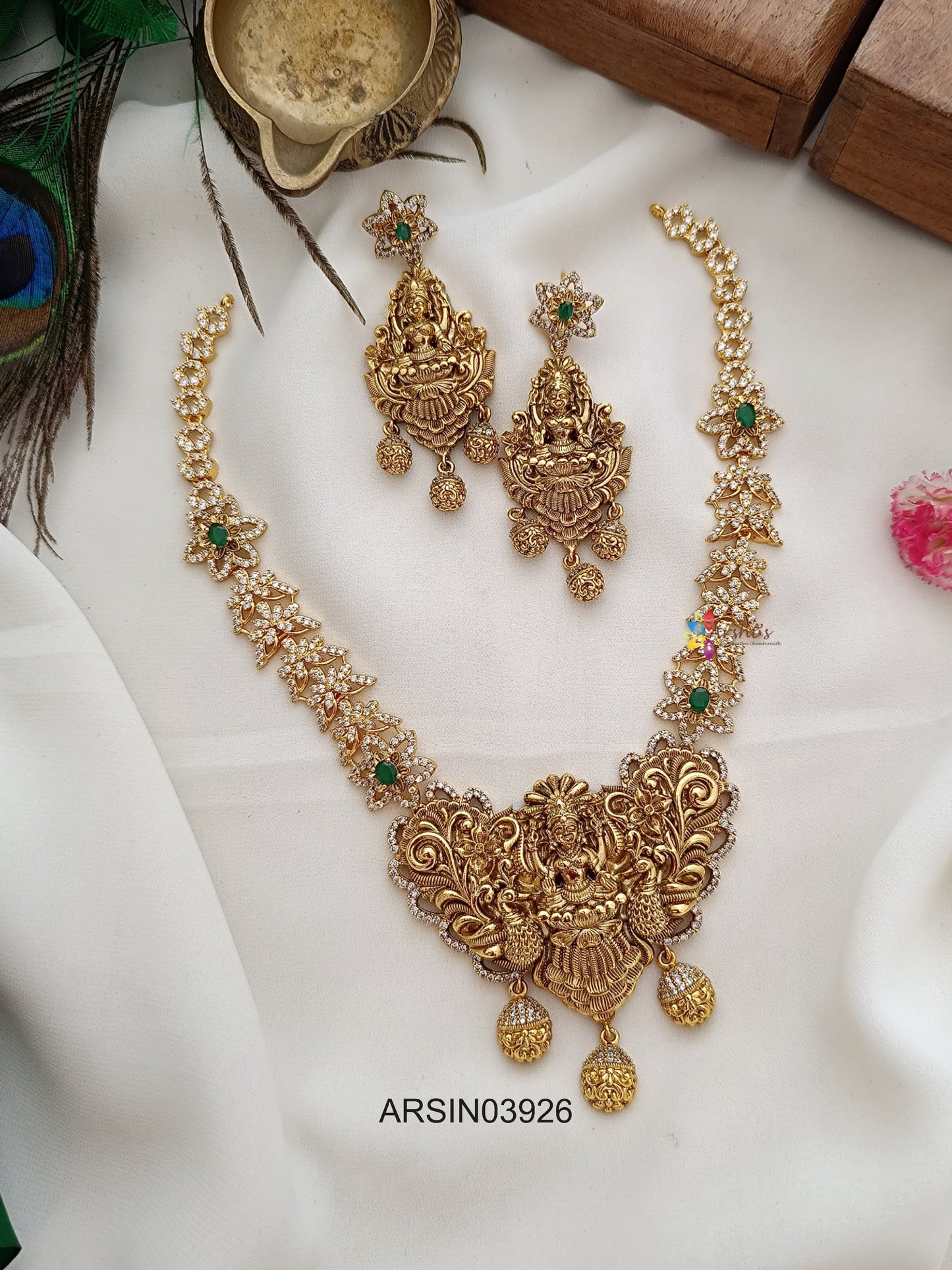 Antique Lakshmi Pendant White Stone Chain Necklace
