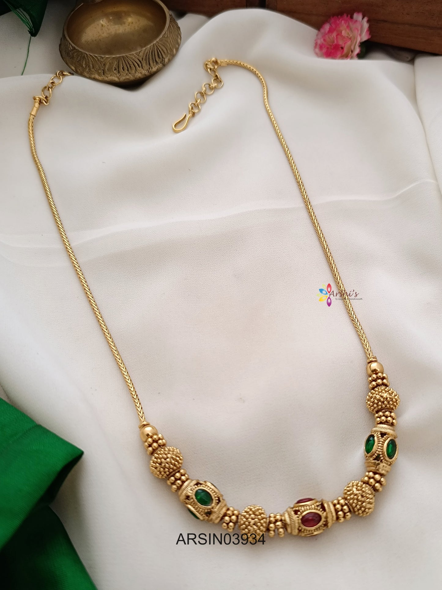 Red and Green Bead Necklce