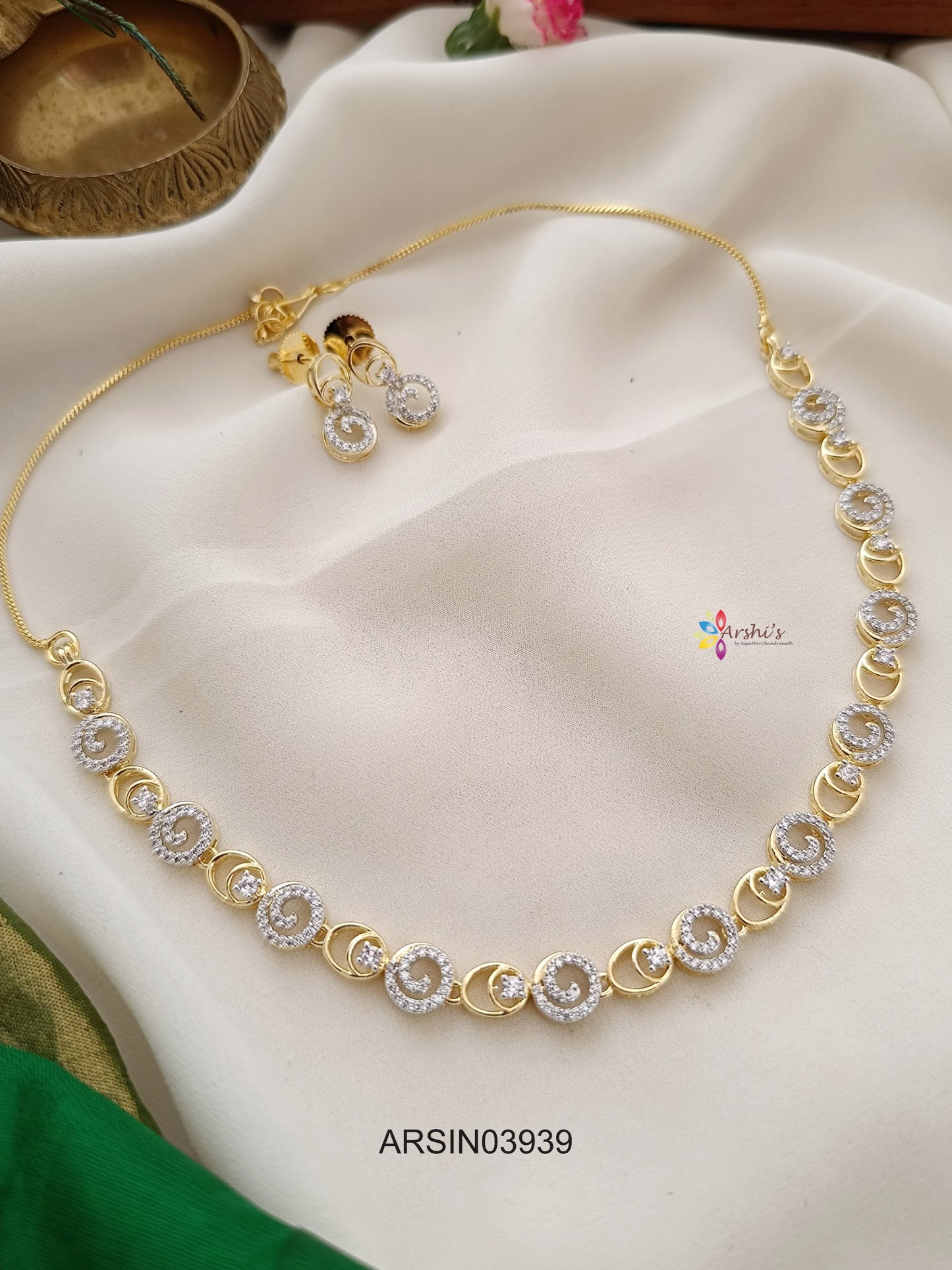 AD White Stone Necklace