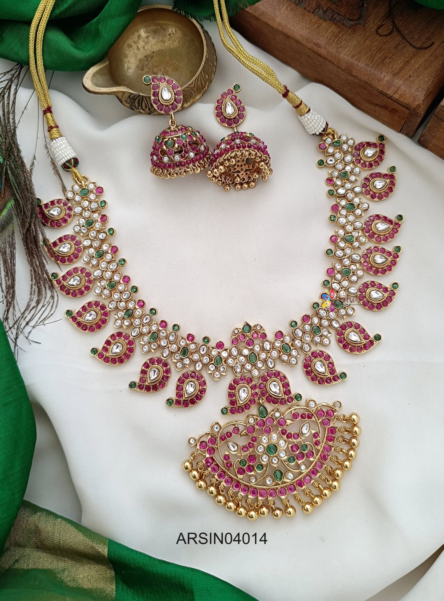 Traditional Mango Stone Necklace
