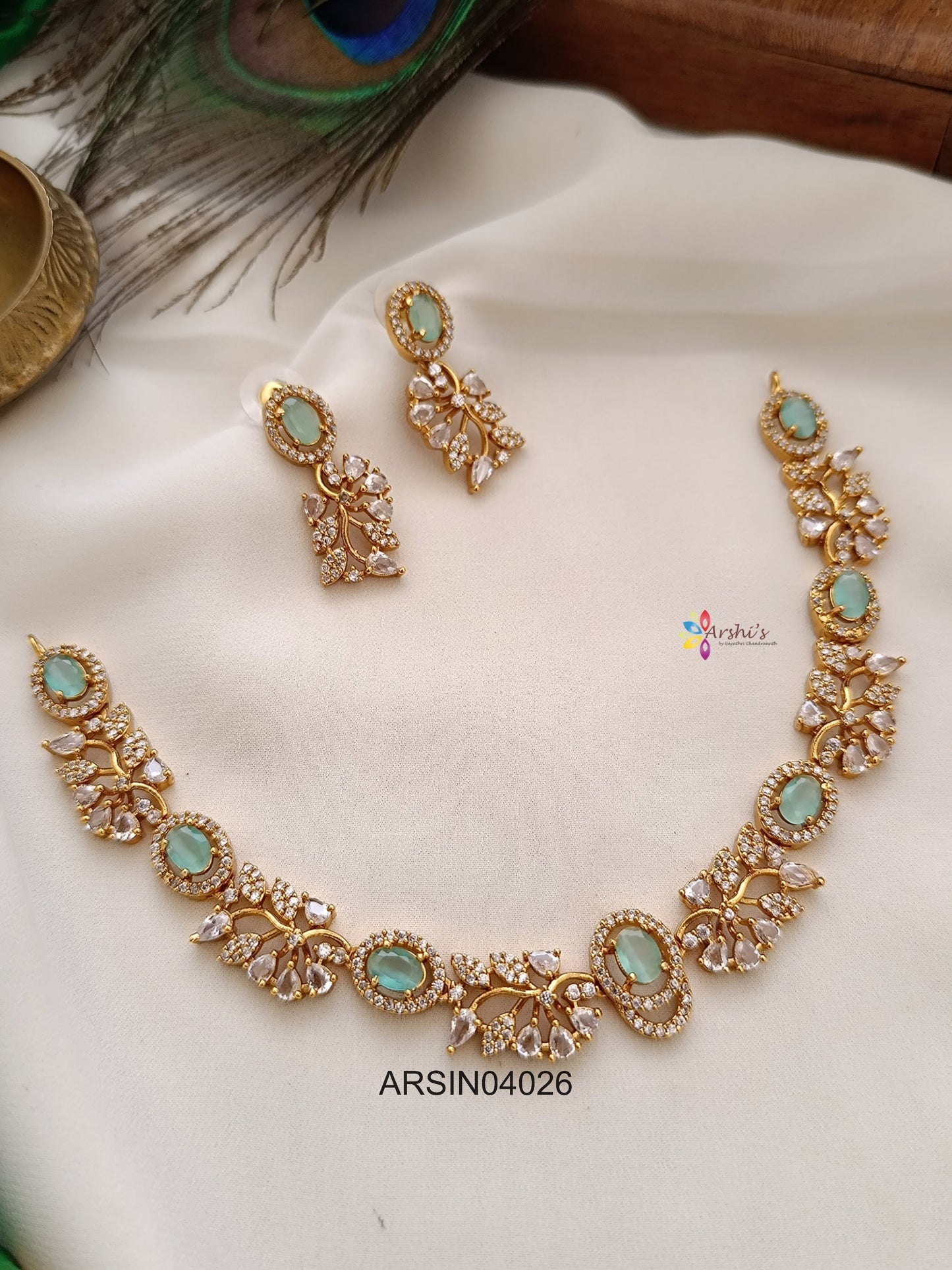 Sea Green and Leaf White Stone Necklace