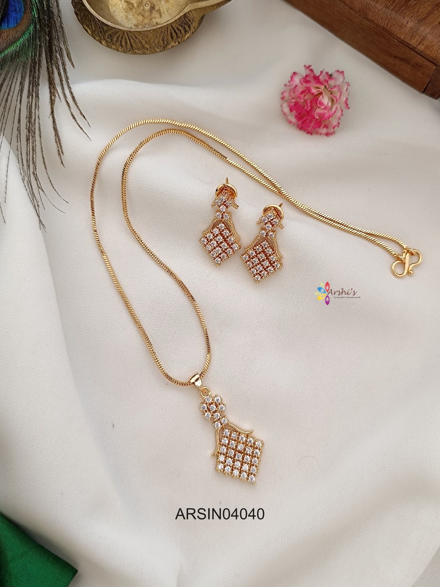 Diamond Shape Pendant Necklace