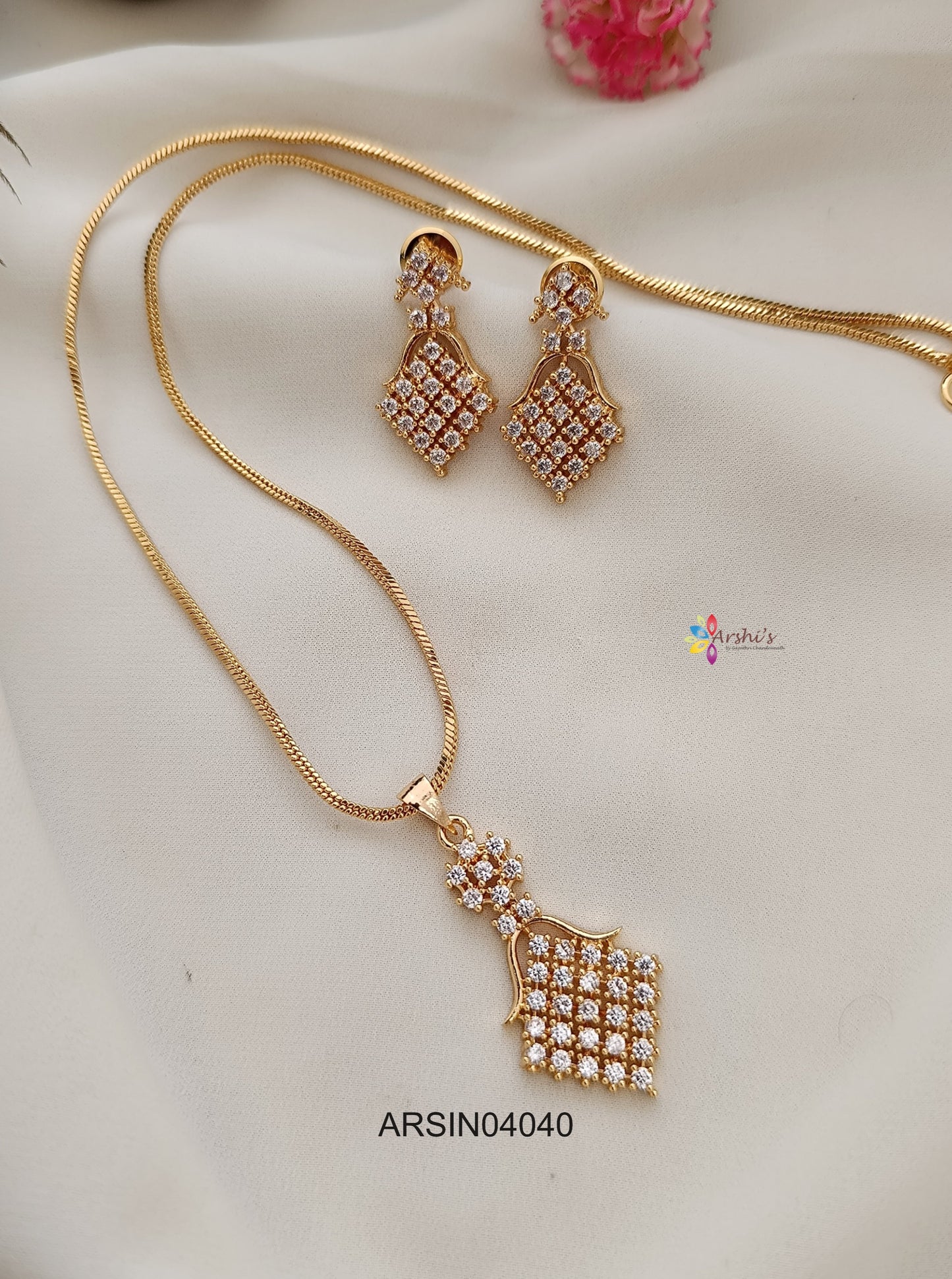 Diamond Shape Pendant Necklace
