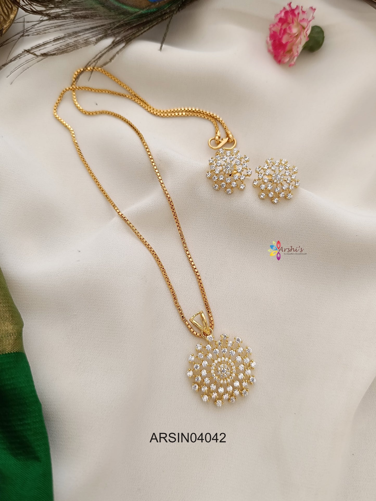 Round Diamond Look Like Pendant Necklace