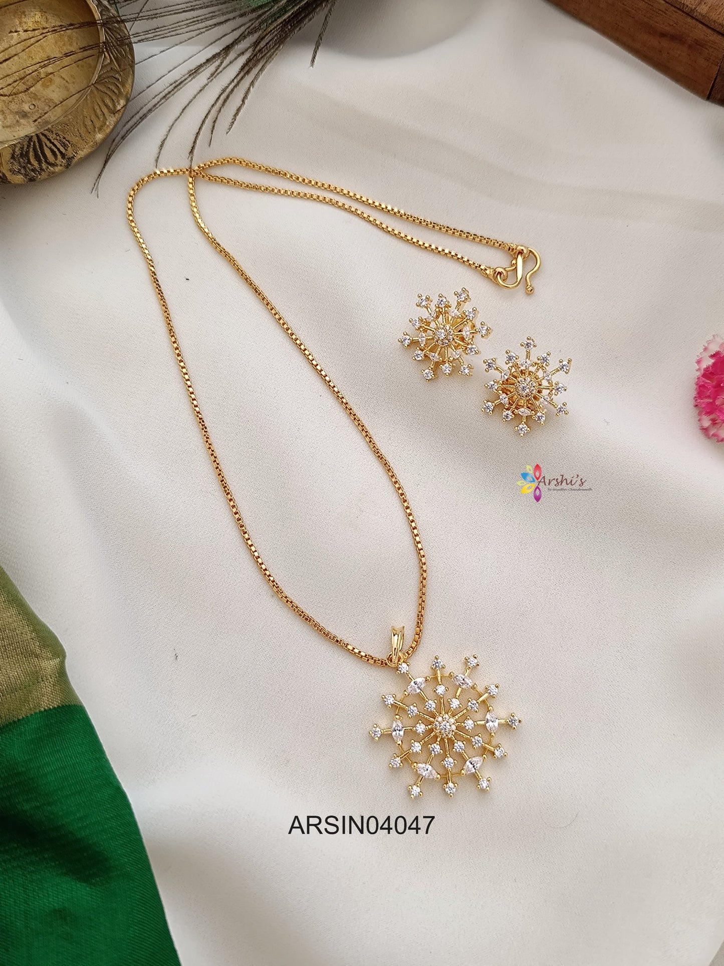 Snowflake Diamond Look Like Pendant Necklace
