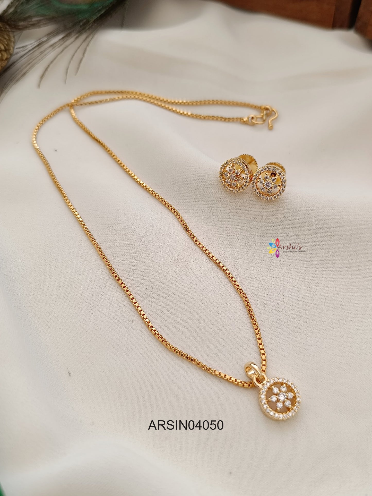 Round Diamond Look Like Pendant Necklace