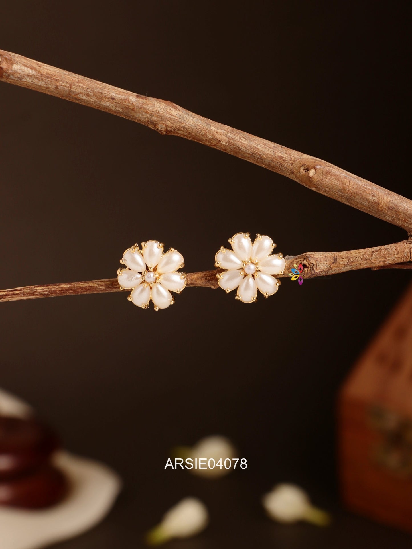 Pearl Small Ear Studs