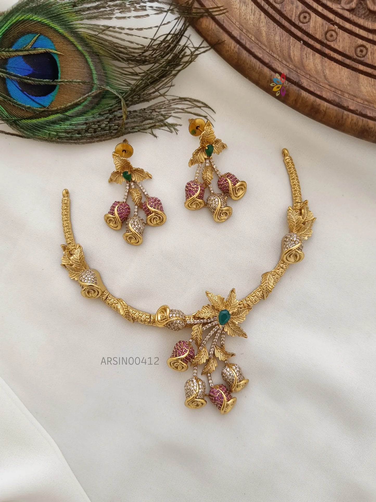 Beautiful Flower Design Necklace