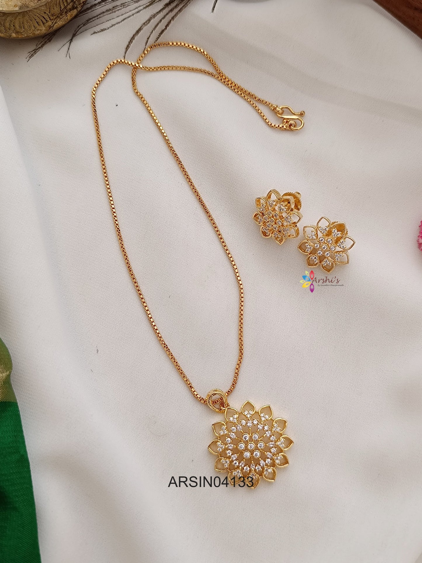 Flower Diamond Look Like Pendant Necklace