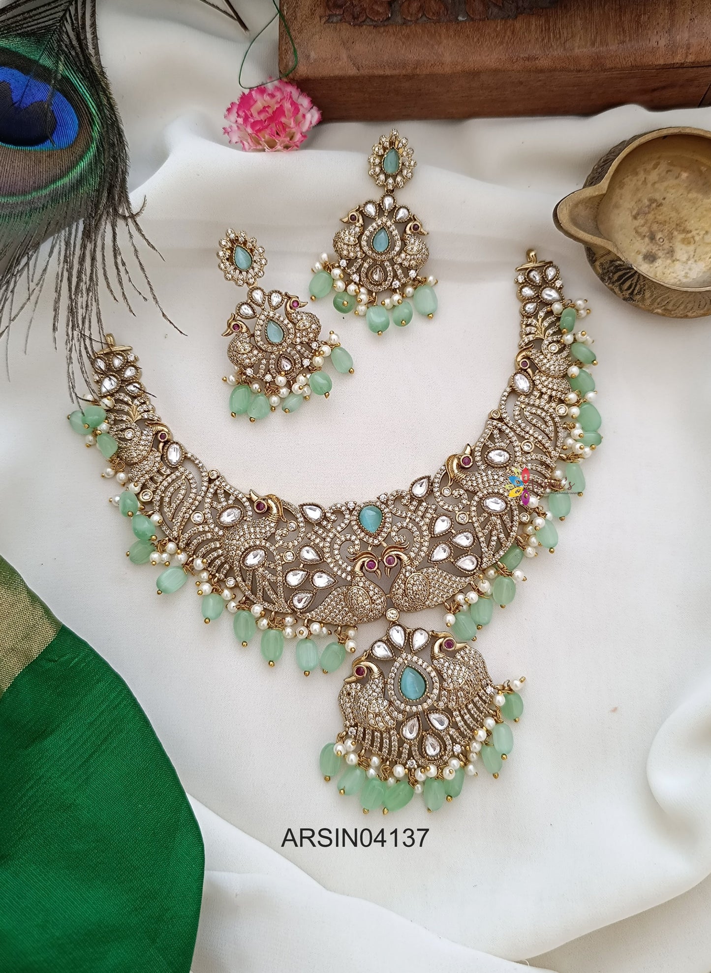 Peacock Victorian Pale Green Bead Necklace