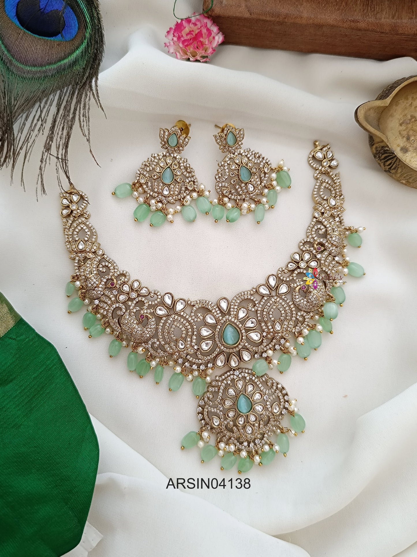 Floral Victorian Pale Green Bead Necklace