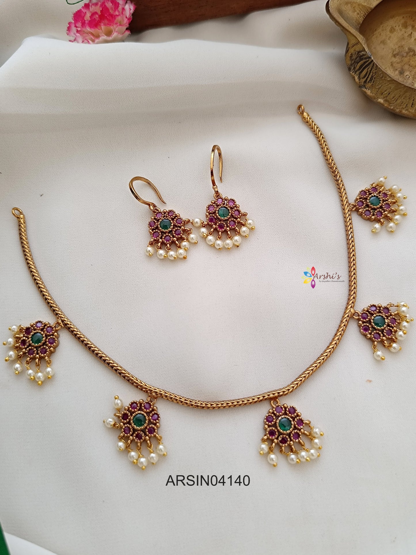 Kemp and Green Stone Motif Drop Necklace