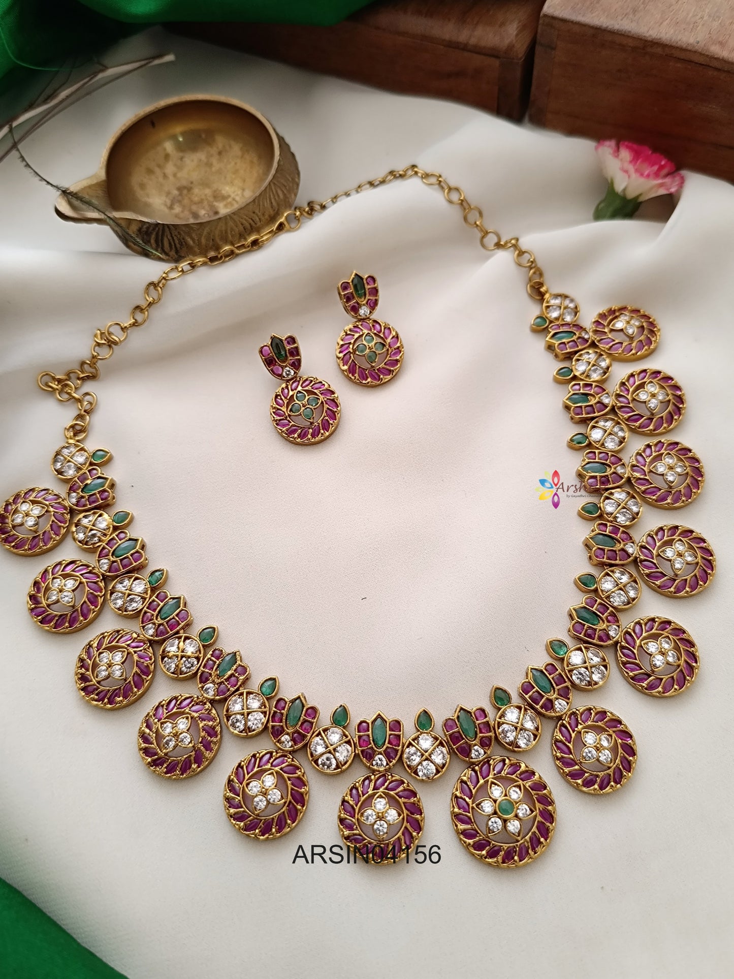 Kemp Stone Bottu Necklace