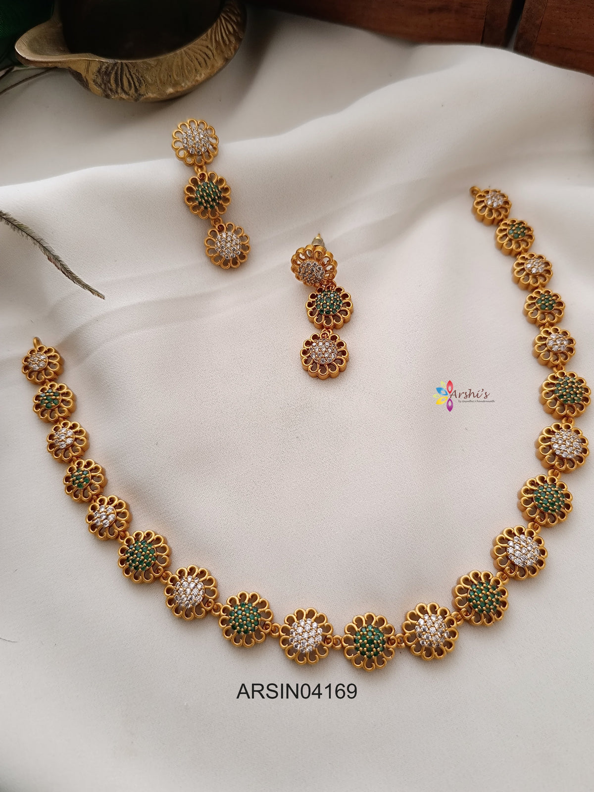 Round Green and White Stone Necklace
