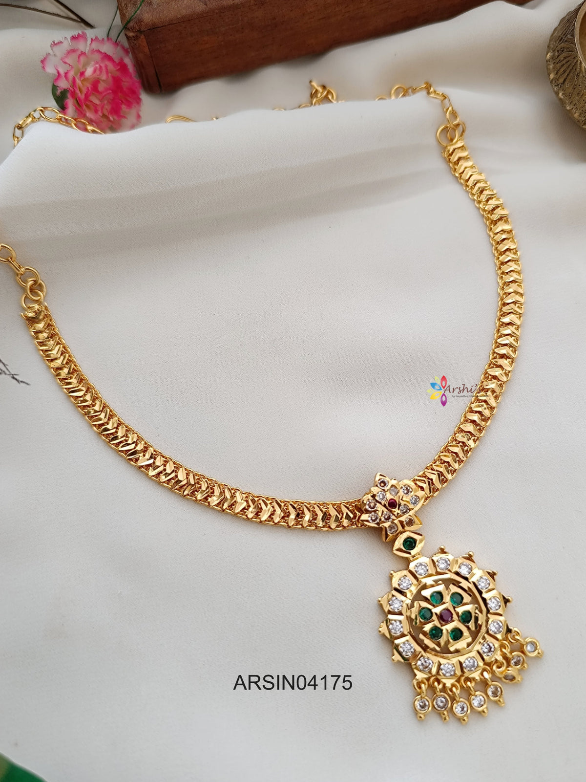 White and Green Stone Pendant Attigai Necklace
