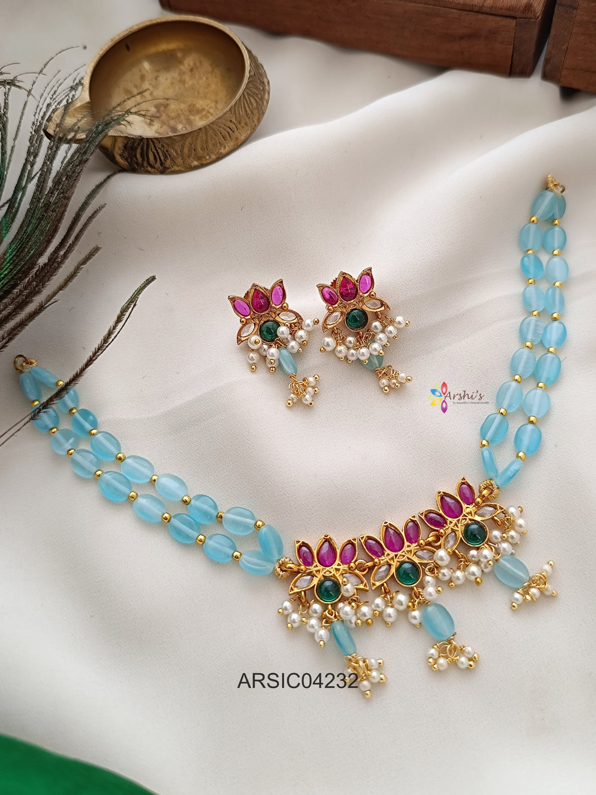 Sea Blue Bead Lotus Pendant Choker