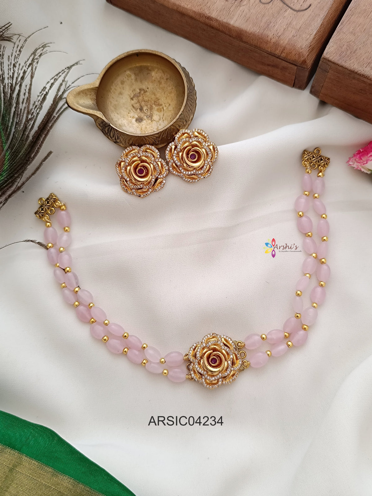 Pale Pink Bead Flower Pendant Choker