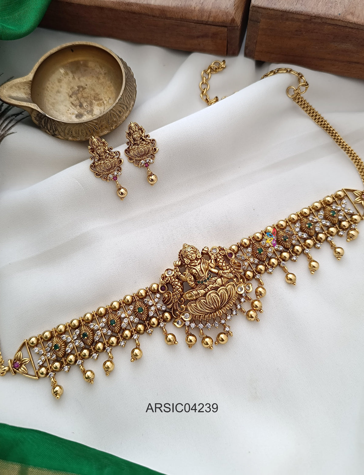 Lakshmi Floral Gold Drops Choker