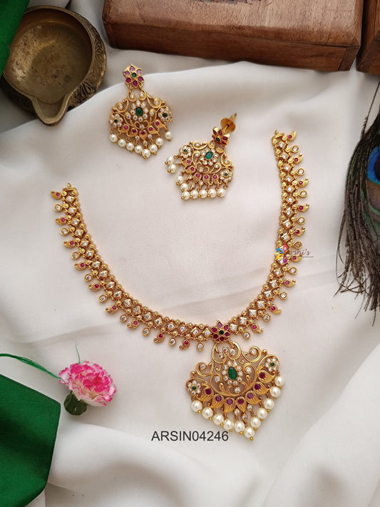 Floral Pendnt AD Stone Necklace