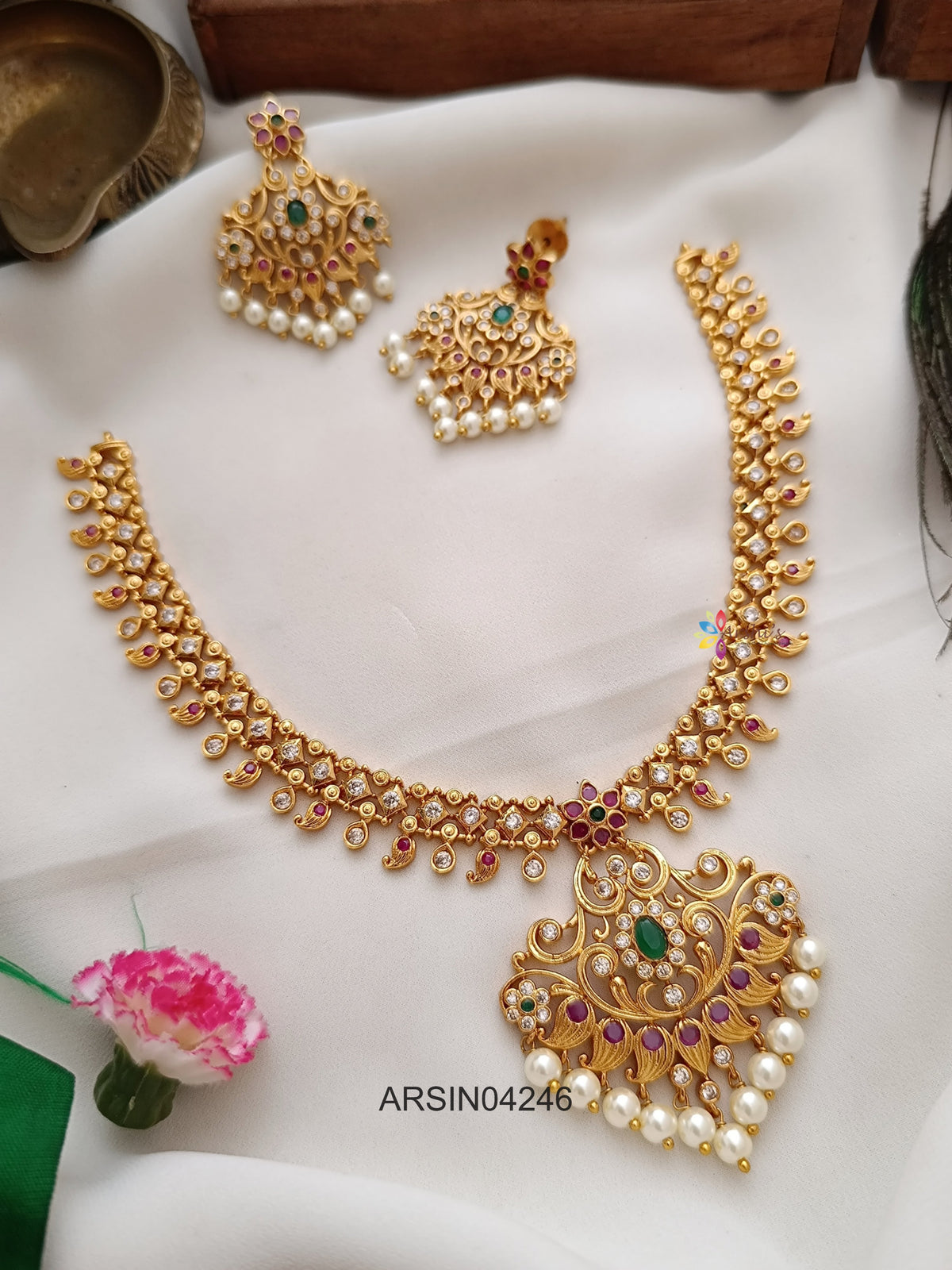 Floral Pendnt AD Stone Necklace