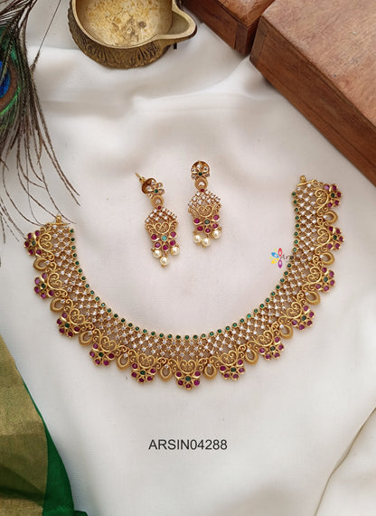Kemp Flower Motifs White Stone Necklace