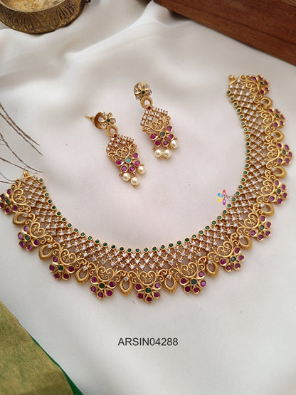 Kemp Flower Motifs White Stone Necklace