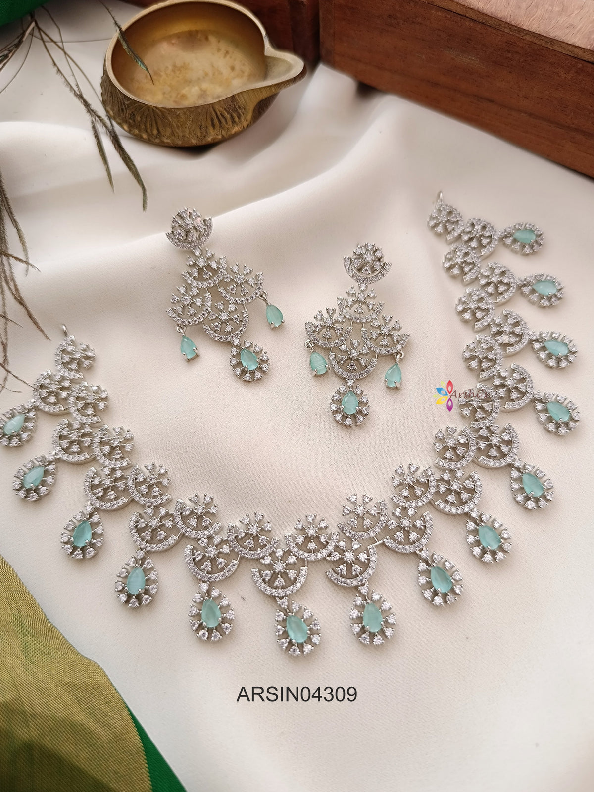Pale Green Rosium Polish Necklace