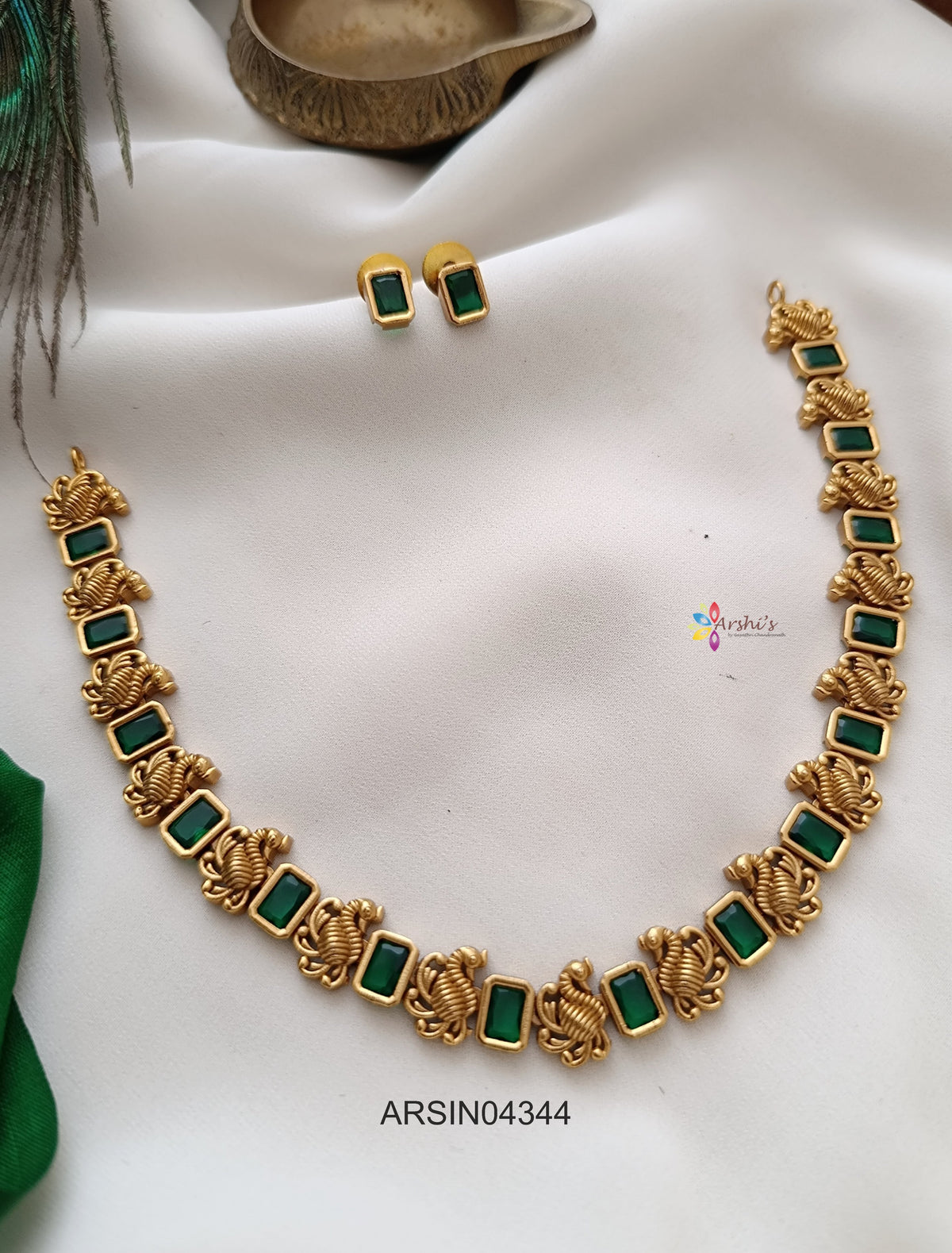 Swan Square Green Stone Necklace