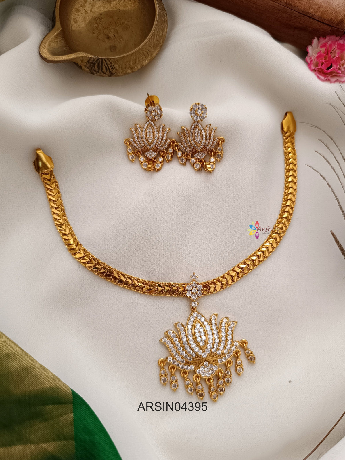 Lotus White Stone Attigai Necklace