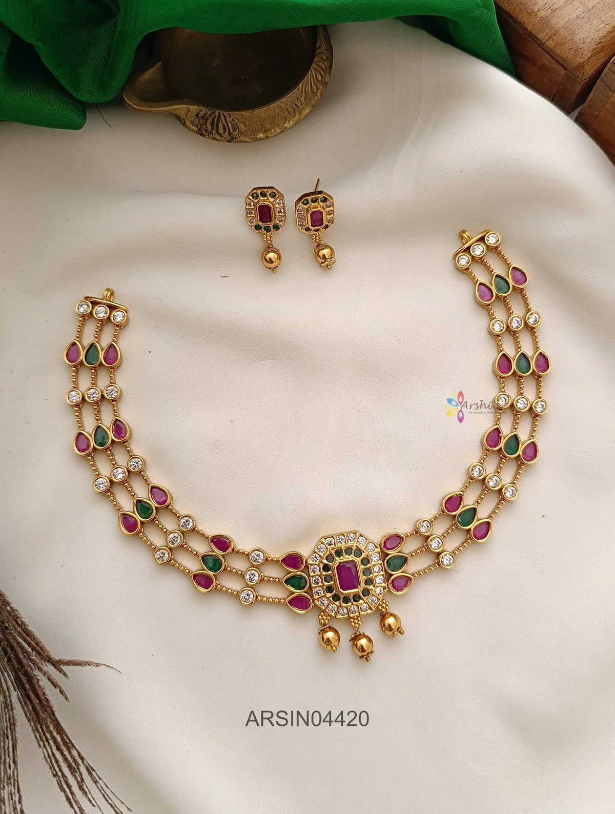 Floral Design Stone Necklace