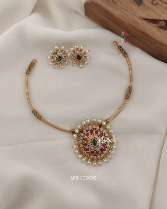 Kemp Round Pendant Hasli Necklace