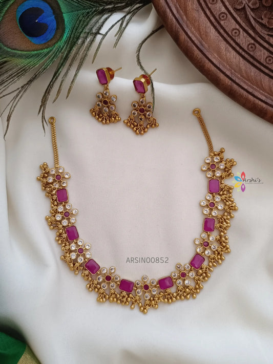 Elegant Flower Design Necklace