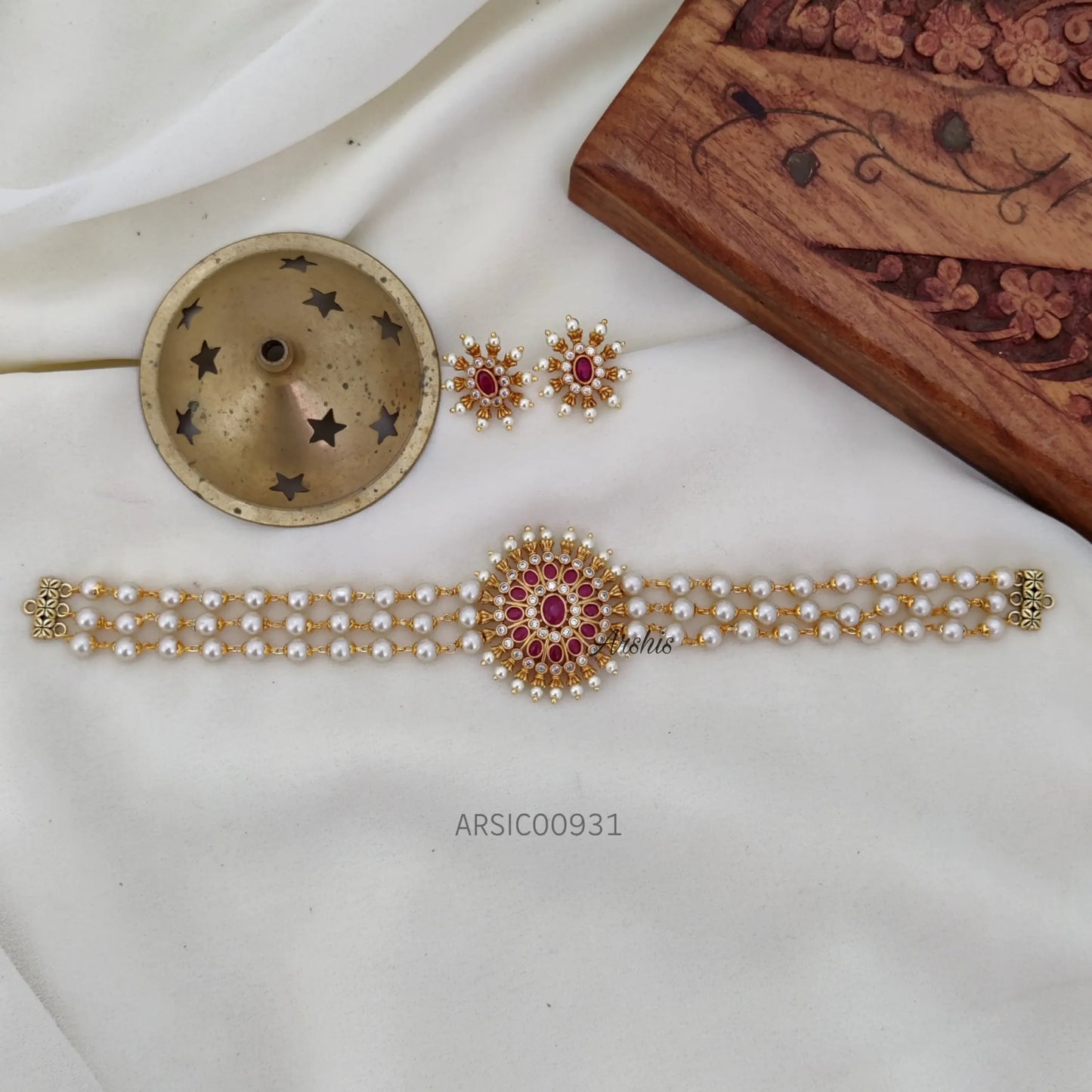 Red Stone Pendant Pearl Chain Choker