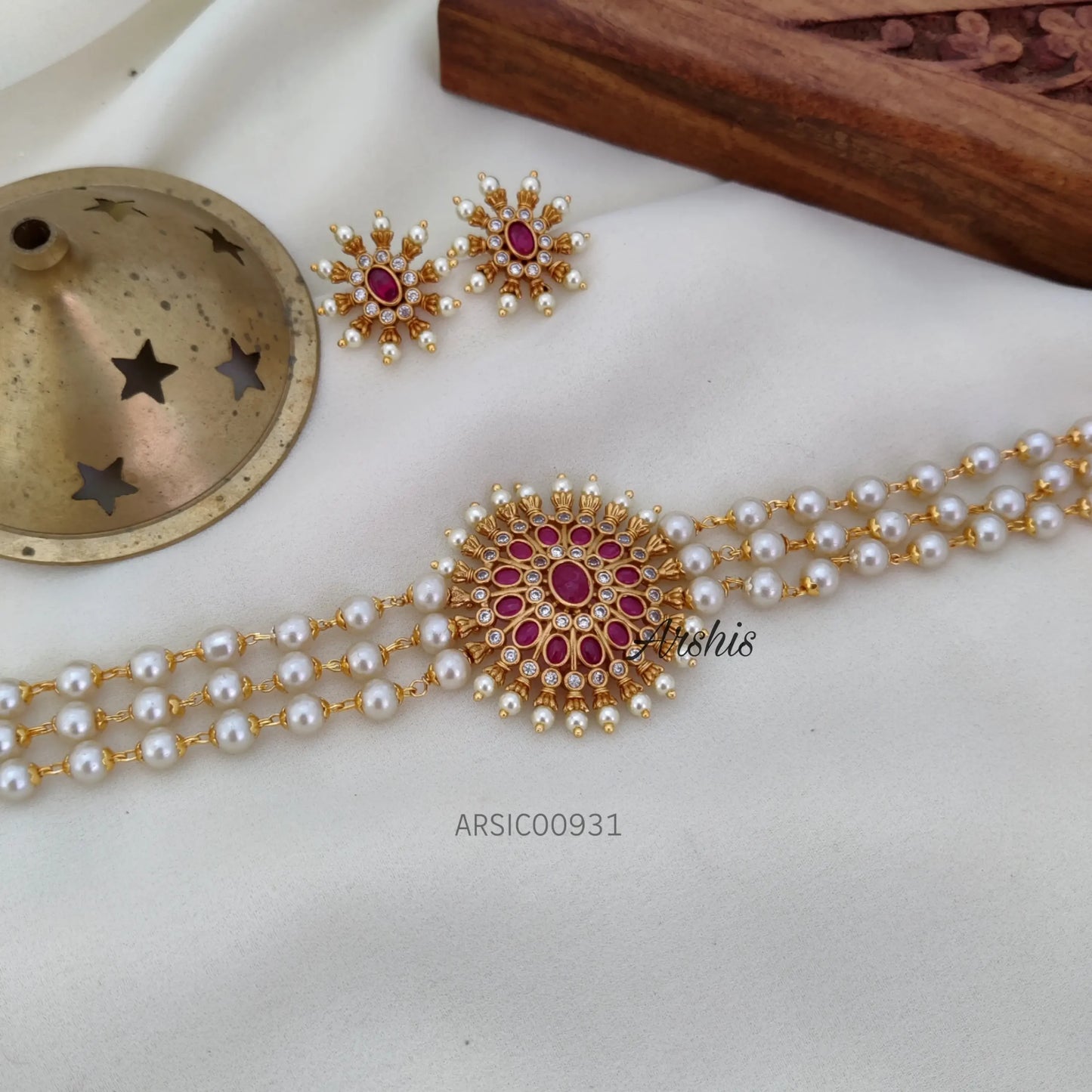 Red Stone Pendant Pearl Chain Choker